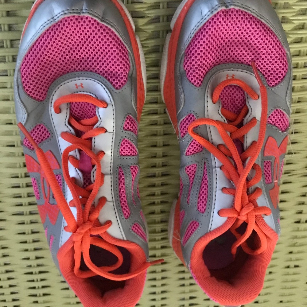 Under Armour 7Y athletic shoes Women/Youth
